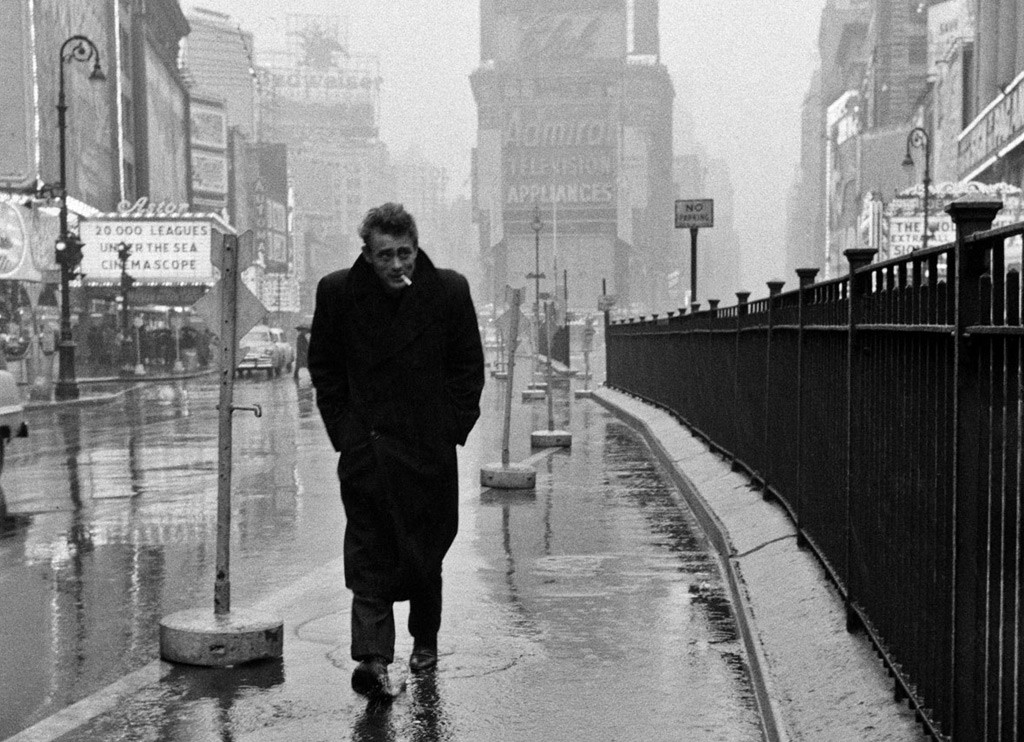 Dennis-Stock-James-Dean-in-the-rain-New-York-1955