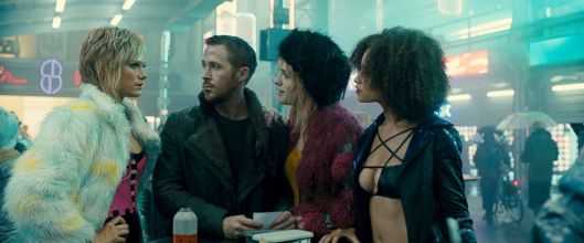 ryan-gosling-blade-runner-ht-jef-171004_12x5_992